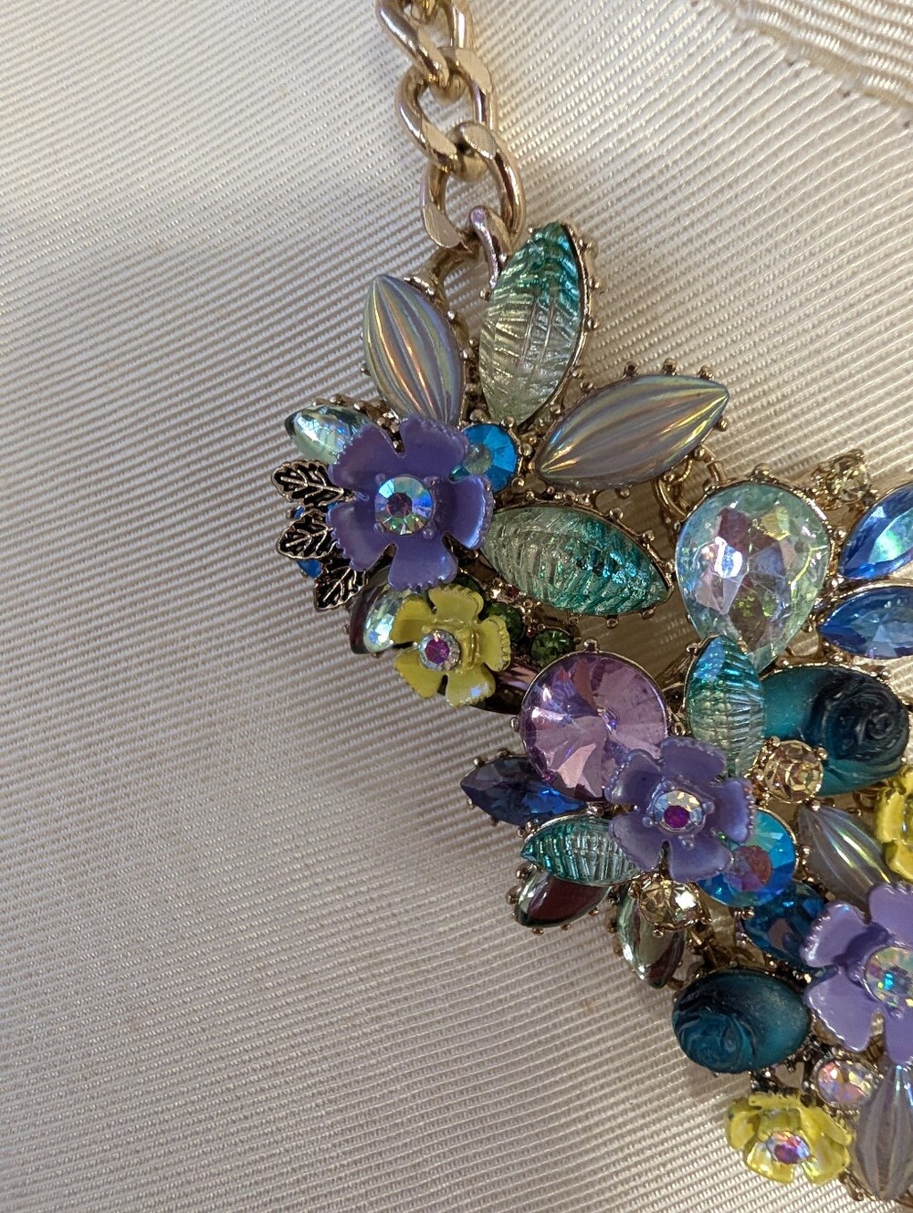 Betsey Johnson Purple Blue Yellow Floral Multi-Color Movable Bird Necklace - Picture 6 of 6